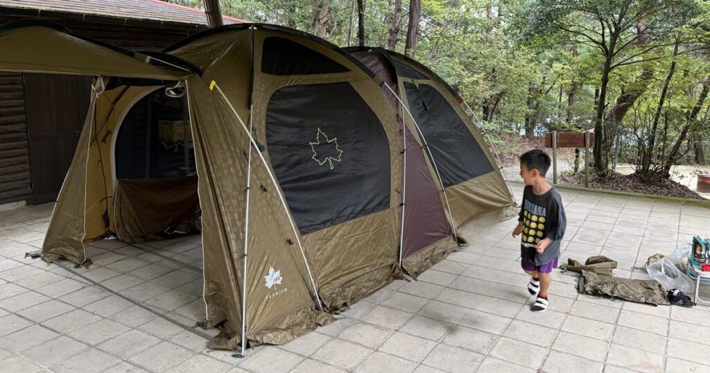 摂津峡青少年キャンプ場で建てたロゴスのテント グレートドゥーブルG2